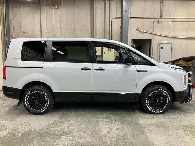 デリカＤ：５ シャモニー　登録済未使用車　新品１７インチＡｉｒＧロックス＆オープンカントリーＡ／ＴＩＩＩ　オートフラッグスＧＯＱＢＵＴＯ　ＬＡＮＤＬＩＣマッドフラップ　アルパイン１１型ナビ　パノラマビュー　スマートキー（13枚目）