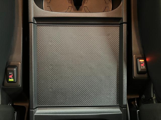 デリカＤ：５ シャモニー　登録済未使用車　ＪＡＯＳグリル　ＫＵＨＬフロントディフューザー　１６インチエムクライム　カノン＆オープンカントリー　アルパイン１１型ナビ　パノラマビュー　ＬＥＤヘッドライト　シートヒーター（30枚目）