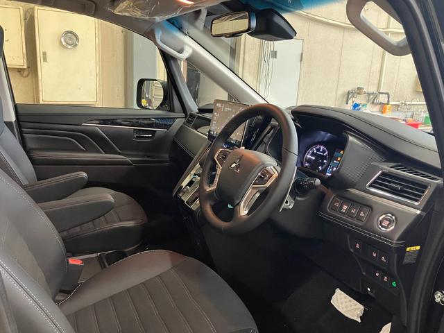 デリカD:5 シャモニー 登録済未使用車 新品16インチM9+ 11型ナビ HDMIポート KUHLフロントディフューザー JAOSマッドガード オープンカントリーR/T 両側パワースライドドア シートヒーター パノラマビュー(18枚目)