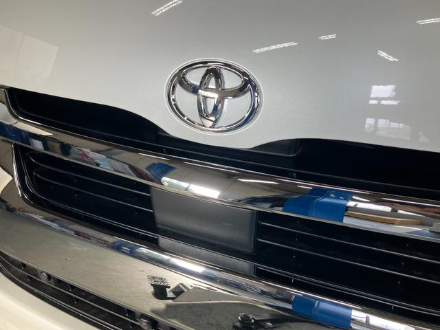 ハイエースワゴン ＧＬ　ガレナシート　限定１７インチＭ１ＨＣ　１１型ナビ　登録済未使用車　フリップダウンモニター　２インチローダウン　４１５コブラタイプＲフロントリップ　パノラマビュー　パワースライドドア　ＬＥＤヘッドライト（11枚目）