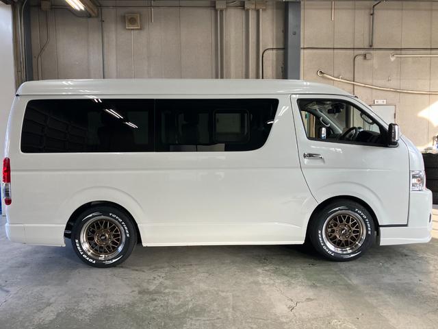 ハイエースワゴン ＧＬ　ガレナシート　限定１７インチＭ１ＨＣ　１１型ナビ　登録済未使用車　フリップダウンモニター　２インチローダウン　４１５コブラタイプＲフロントリップ　パノラマビュー　パワースライドドア　ＬＥＤヘッドライト（14枚目）