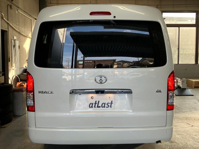 ハイエースワゴン ＧＬ　ガレナシート　限定１７インチＭ１ＨＣ　１１型ナビ　登録済未使用車　フリップダウンモニター　２インチローダウン　４１５コブラタイプＲフロントリップ　パノラマビュー　パワースライドドア　ＬＥＤヘッドライト（15枚目）