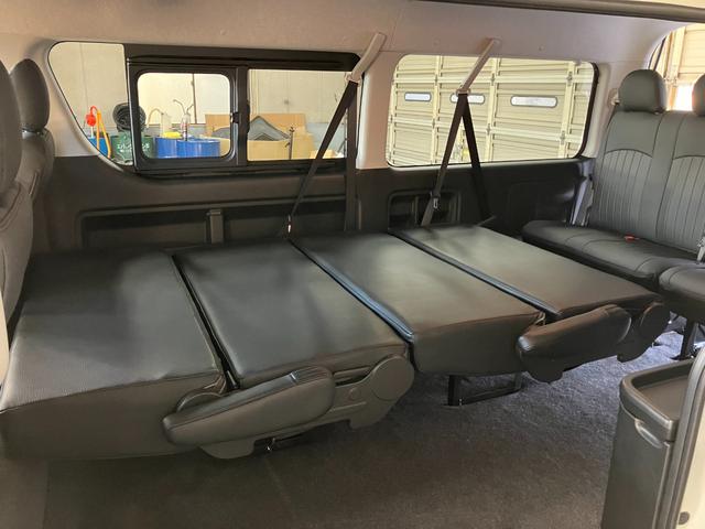 ハイエースワゴン ＧＬ　ガレナシート　限定１７インチＭ１ＨＣ　１１型ナビ　登録済未使用車　フリップダウンモニター　２インチローダウン　４１５コブラタイプＲフロントリップ　パノラマビュー　パワースライドドア　ＬＥＤヘッドライト（34枚目）