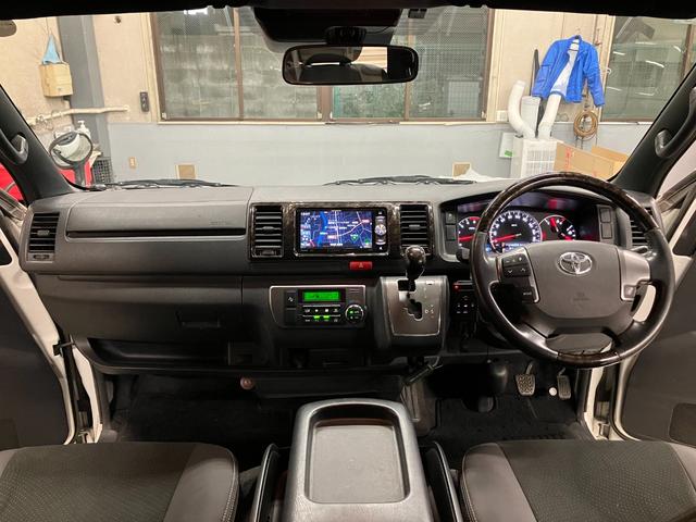 ハイエースバン スーパーGL ダークプライムII ルーフキャリア 7型ナビ スマートキー フルセグ バックカメラ 社外15インチAW ETC LEDヘッドライト ハーフレザーシート プッシュスタート トヨタセーフティセンス(2枚目)