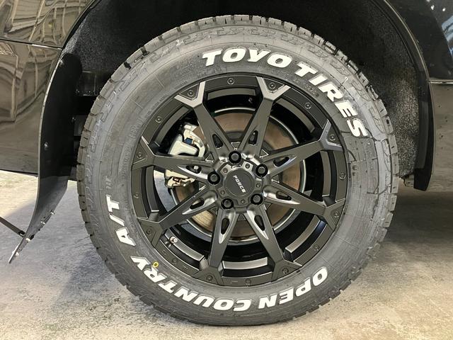 デリカＤ：５ シャモニー　登録済未使用車　ＫＵＨＬグリル　１１型ナビ　新品１７インチフォースデナリ＆オープンカントリーＡ／ＴＩＩＩ　ゴクブト　ＪＡＯＳマッドガード　両側パワースライドドア　シートヒーター　ＬＥＤヘッドライト（2枚目）