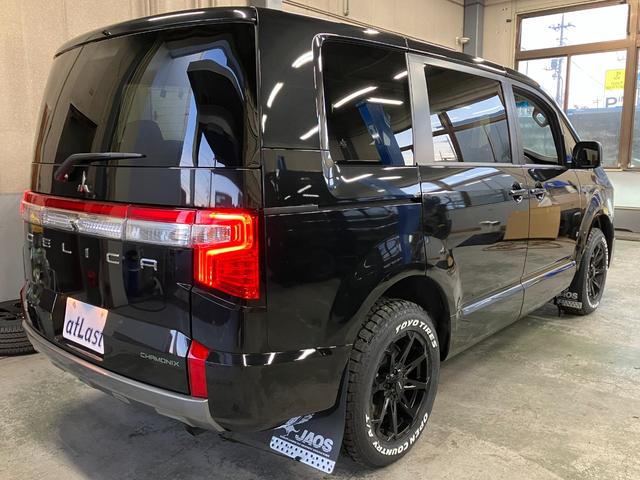 デリカＤ：５ シャモニー　登録済未使用車　ＫＵＨＬグリル　１１型ナビ　新品１７インチフォースデナリ＆オープンカントリーＡ／ＴＩＩＩ　ゴクブト　ＪＡＯＳマッドガード　両側パワースライドドア　シートヒーター　ＬＥＤヘッドライト（4枚目）