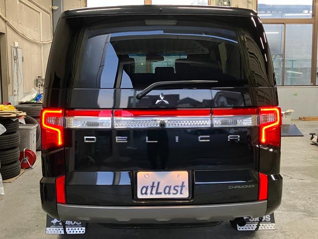 デリカＤ：５ シャモニー　登録済未使用車　ＫＵＨＬグリル　１１型ナビ　新品１７インチフォースデナリ＆オープンカントリーＡ／ＴＩＩＩ　ゴクブト　ＪＡＯＳマッドガード　両側パワースライドドア　シートヒーター　ＬＥＤヘッドライト（14枚目）