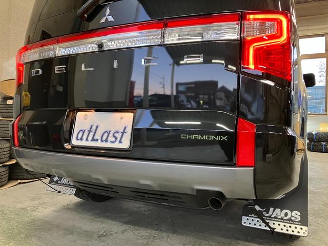 デリカＤ：５ シャモニー　登録済未使用車　ＫＵＨＬグリル　１１型ナビ　新品１７インチフォースデナリ＆オープンカントリーＡ／ＴＩＩＩ　ゴクブト　ＪＡＯＳマッドガード　両側パワースライドドア　シートヒーター　ＬＥＤヘッドライト（15枚目）