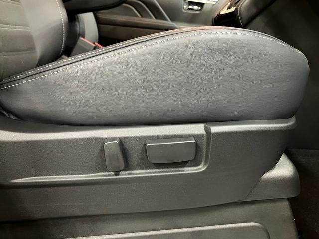 デリカＤ：５ シャモニー　登録済未使用車　ＫＵＨＬグリル　１１型ナビ　新品１７インチフォースデナリ＆オープンカントリーＡ／ＴＩＩＩ　ゴクブト　ＪＡＯＳマッドガード　両側パワースライドドア　シートヒーター　ＬＥＤヘッドライト（20枚目）