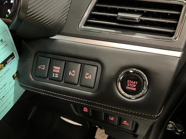 デリカＤ：５ シャモニー　登録済未使用車　ＫＵＨＬグリル　１１型ナビ　新品１７インチフォースデナリ＆オープンカントリーＡ／ＴＩＩＩ　ゴクブト　ＪＡＯＳマッドガード　両側パワースライドドア　シートヒーター　ＬＥＤヘッドライト（21枚目）