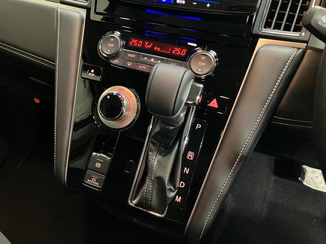 デリカＤ：５ シャモニー　登録済未使用車　ＫＵＨＬグリル　１１型ナビ　新品１７インチフォースデナリ＆オープンカントリーＡ／ＴＩＩＩ　ゴクブト　ＪＡＯＳマッドガード　両側パワースライドドア　シートヒーター　ＬＥＤヘッドライト（25枚目）