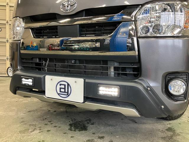 ハイエースバン スーパーＧＬ　ダークプライムＩＩ　新品１６インチラギッドロック　ＴＲＤエアロ　マッドフラップ　社外フローティングナビ　パノラマビュー　スマートキー　ＬＥＤヘッドライト　社外テールランプ　インテリアパネル　トヨタセーフティセンス　ＥＴＣ（12枚目）