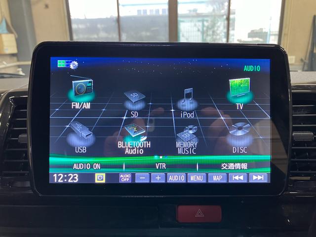 ハイエースバン スーパーＧＬ　ダークプライムＩＩ　新品１６インチラギッドロック　ＴＲＤエアロ　マッドフラップ　社外フローティングナビ　パノラマビュー　スマートキー　ＬＥＤヘッドライト　社外テールランプ　インテリアパネル　トヨタセーフティセンス　ＥＴＣ（22枚目）