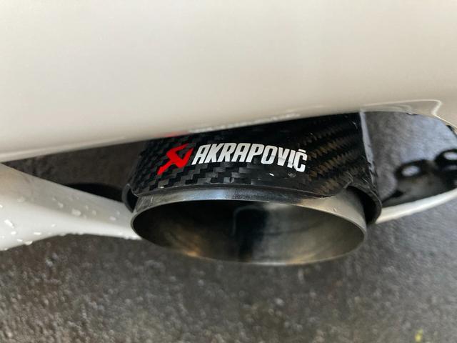 ＩＳ Ｆ ベースグレード　ＢＬＡＣＫレザーシート　シートヒーター　メモリー付パワーシート　５．０リッター　ＡＫＲＡＰＯＶＩＣ　ＯＨＬＩＮＳ車高調　ＷＯＲＫ１９インチＥｍｏｔｉｏｎ（13枚目）