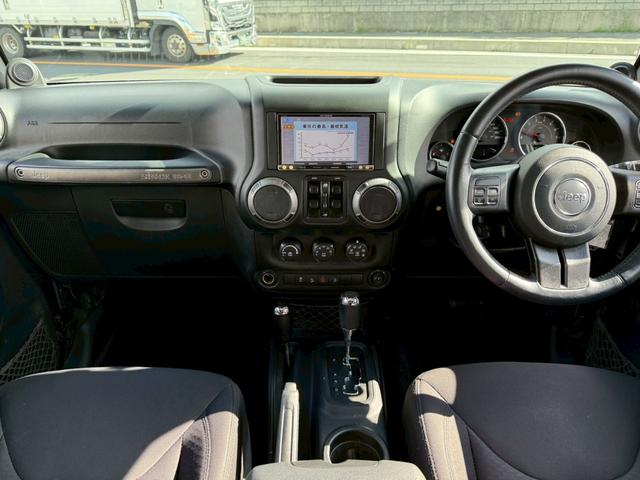 ジープ・ラングラーアンリミテッド スポーツ 後期 ロックスター17インチアルミ ナビ バックカメラ サイドカメラ Bluetooth フルセグTV 後席モニター クルーズコントロール ドライブレコーダー ETC オートエアコン(3枚目)