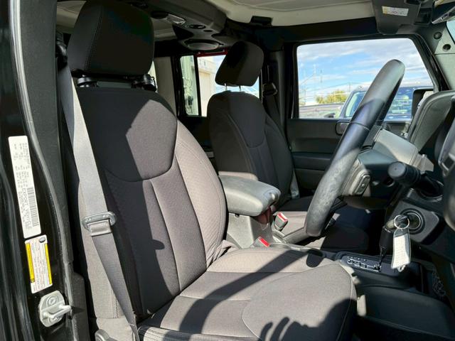 ジープ・ラングラーアンリミテッド スポーツ 後期 ロックスター17インチアルミ ナビ バックカメラ サイドカメラ Bluetooth フルセグTV 後席モニター クルーズコントロール ドライブレコーダー ETC オートエアコン(18枚目)