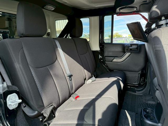 ジープ・ラングラーアンリミテッド スポーツ 後期 ロックスター17インチアルミ ナビ バックカメラ サイドカメラ Bluetooth フルセグTV 後席モニター クルーズコントロール ドライブレコーダー ETC オートエアコン(19枚目)