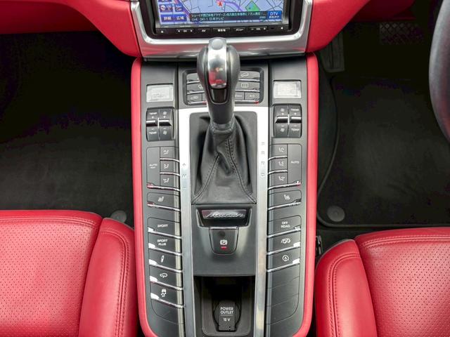 マカン マカン ターボ スポーツクロノ エアサス 純正ナビ TV バックカメラ Bluetooth 赤フルレザーシート シートヒーター アイドリングストップ ETC パドルシフト 純正21インチアルミ(34枚目)