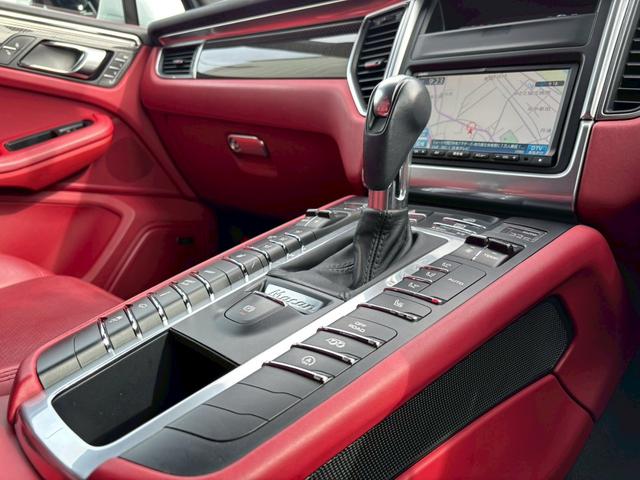 マカン マカン ターボ スポーツクロノ エアサス 純正ナビ TV バックカメラ Bluetooth 赤フルレザーシート シートヒーター アイドリングストップ ETC パドルシフト 純正21インチアルミ(35枚目)