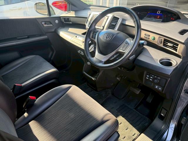 フリードスパイクハイブリッド ジャストセレクション 純正ナビ 両側電動スライドドア バックカメラ ETC オートエアコン HIDヘッドライト オートライト TV 電動格納ミラー クルーズコントロール 純正15インチアルミホイール 横滑り防止装置(2枚目)