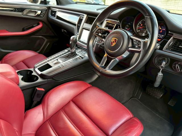 マカン マカン ターボ ツインターボ 純正ナビ TV バックカメラ オートライト Bluetooth 赤フルレザーシート アイドリングストップ ETC パドルシフト クルーズコントロール パワーシート 純正20インチアルミ(2枚目)