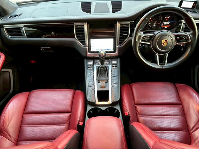 マカン マカン ターボ ツインターボ 純正ナビ TV バックカメラ オートライト Bluetooth 赤フルレザーシート アイドリングストップ ETC パドルシフト クルーズコントロール パワーシート 純正20インチアルミ(3枚目)