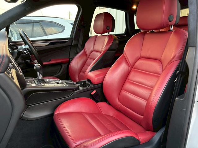 マカン マカン ターボ ツインターボ 純正ナビ TV バックカメラ オートライト Bluetooth 赤フルレザーシート アイドリングストップ ETC パドルシフト クルーズコントロール パワーシート 純正20インチアルミ(20枚目)