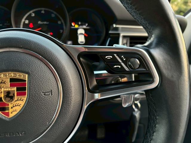 マカン マカン ターボ ツインターボ 純正ナビ TV バックカメラ オートライト Bluetooth 赤フルレザーシート アイドリングストップ ETC パドルシフト クルーズコントロール パワーシート 純正20インチアルミ(26枚目)