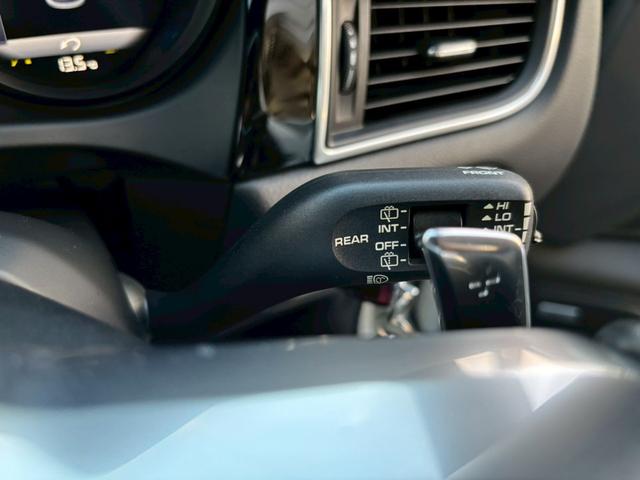 マカン マカン ターボ ツインターボ 純正ナビ TV バックカメラ オートライト Bluetooth 赤フルレザーシート アイドリングストップ ETC パドルシフト クルーズコントロール パワーシート 純正20インチアルミ(28枚目)