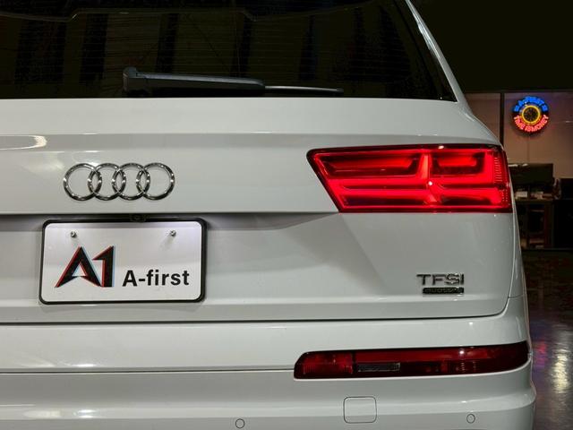 Ｑ７ ２．０ＴＦＳＩクワトロＳラインパッケージ　純正ナビ　全方位モニター　フルセグＴＶ　パワーシート　シートヒーター　ＥＴＣ　ＬＥＤヘッドライト　アダプティブクルーズクルーズコントロール　パワーバックドア　純正２０インチアルミ（5枚目）