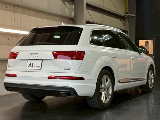 Ｑ７ ２．０ＴＦＳＩクワトロＳラインパッケージ　純正ナビ　全方位モニター　フルセグＴＶ　パワーシート　シートヒーター　ＥＴＣ　ＬＥＤヘッドライト　アダプティブクルーズクルーズコントロール　パワーバックドア　純正２０インチアルミ（10枚目）