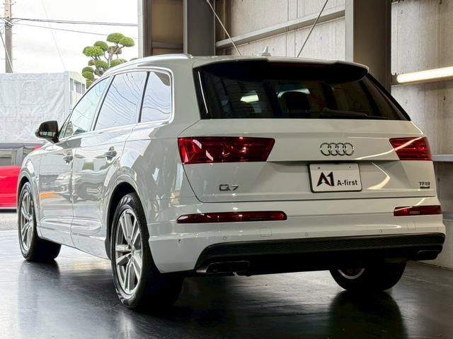 Ｑ７ ２．０ＴＦＳＩクワトロＳラインパッケージ　純正ナビ　全方位モニター　フルセグＴＶ　パワーシート　シートヒーター　ＥＴＣ　ＬＥＤヘッドライト　アダプティブクルーズクルーズコントロール　パワーバックドア　純正２０インチアルミ（12枚目）