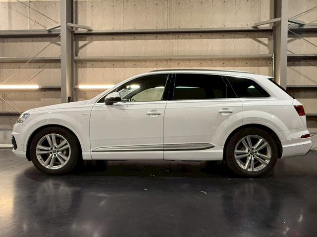 Ｑ７ ２．０ＴＦＳＩクワトロＳラインパッケージ　純正ナビ　全方位モニター　フルセグＴＶ　パワーシート　シートヒーター　ＥＴＣ　ＬＥＤヘッドライト　アダプティブクルーズクルーズコントロール　パワーバックドア　純正２０インチアルミ（13枚目）