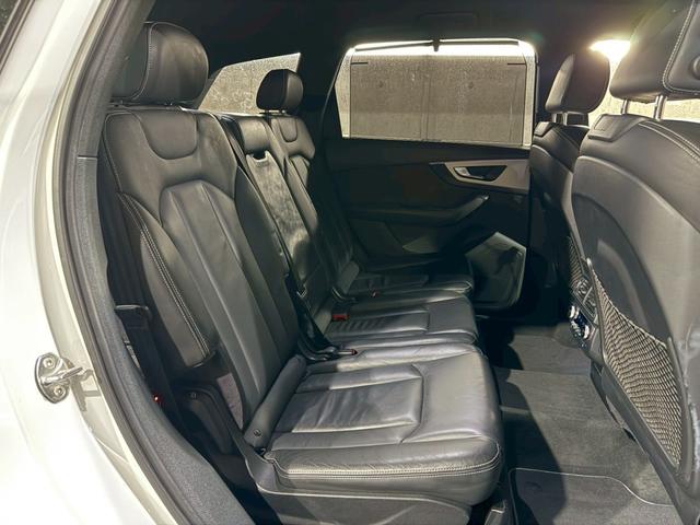 Ｑ７ ２．０ＴＦＳＩクワトロＳラインパッケージ　純正ナビ　全方位モニター　フルセグＴＶ　パワーシート　シートヒーター　ＥＴＣ　ＬＥＤヘッドライト　アダプティブクルーズクルーズコントロール　パワーバックドア　純正２０インチアルミ（17枚目）