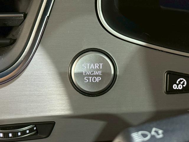 Ｑ７ ２．０ＴＦＳＩクワトロＳラインパッケージ　純正ナビ　全方位モニター　フルセグＴＶ　パワーシート　シートヒーター　ＥＴＣ　ＬＥＤヘッドライト　アダプティブクルーズクルーズコントロール　パワーバックドア　純正２０インチアルミ（38枚目）