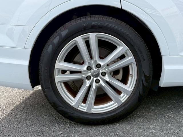 Ｑ７ ２．０ＴＦＳＩクワトロＳラインパッケージ　純正ナビ　全方位モニター　フルセグＴＶ　パワーシート　シートヒーター　ＥＴＣ　ＬＥＤヘッドライト　アダプティブクルーズクルーズコントロール　パワーバックドア　純正２０インチアルミ（47枚目）