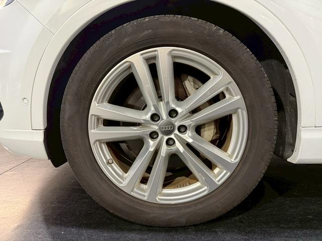 Ｑ７ ２．０ＴＦＳＩクワトロＳラインパッケージ　純正ナビ　全方位モニター　フルセグＴＶ　パワーシート　シートヒーター　ＥＴＣ　ＬＥＤヘッドライト　アダプティブクルーズクルーズコントロール　パワーバックドア　純正２０インチアルミ（52枚目）