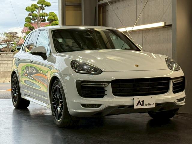 カイエン ＧＴＳ　後期　パノラマルーフ　スポーツクロノ　ＢＯＳＥ　黒ハーフレザーシート　Ｂｌｕｅｔｏｏｔｈ　ＴＶ　前後ドラレコ　ＬＥＤヘッドライト　バックカメラ　クルコン　電動リアゲート　２０インチアルミホイール　禁煙（9枚目）