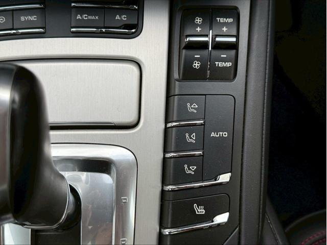 カイエン ＧＴＳ　後期　パノラマルーフ　スポーツクロノ　ＢＯＳＥ　黒ハーフレザーシート　Ｂｌｕｅｔｏｏｔｈ　ＴＶ　前後ドラレコ　ＬＥＤヘッドライト　バックカメラ　クルコン　電動リアゲート　２０インチアルミホイール　禁煙（32枚目）