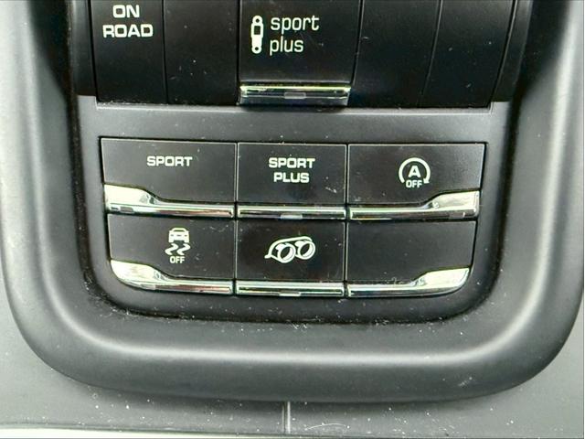 カイエン ＧＴＳ　後期　パノラマルーフ　スポーツクロノ　ＢＯＳＥ　黒ハーフレザーシート　Ｂｌｕｅｔｏｏｔｈ　ＴＶ　前後ドラレコ　ＬＥＤヘッドライト　バックカメラ　クルコン　電動リアゲート　２０インチアルミホイール　禁煙（33枚目）