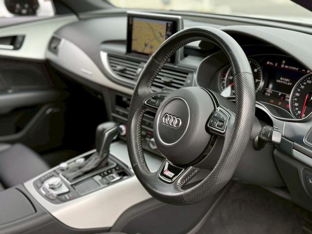 Ａ７スポーツバック ２．０ＴＦＳＩクワトロ　Ｓラインパッケージ　後期型　純正ナビ　ＴＶ　バックカメラ　マトリクスＬＥＤヘッドランプ　アシスタンスパッケージ　２０インチアルミホイール　アダプティブクルーズコントロール　クリアランスソナー　Ｂｌｕｅｔｏｏｔｈ（14枚目）