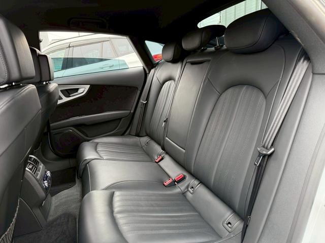 Ａ７スポーツバック ２．０ＴＦＳＩクワトロ　Ｓラインパッケージ　後期型　純正ナビ　ＴＶ　バックカメラ　マトリクスＬＥＤヘッドランプ　アシスタンスパッケージ　２０インチアルミホイール　アダプティブクルーズコントロール　クリアランスソナー　Ｂｌｕｅｔｏｏｔｈ（20枚目）