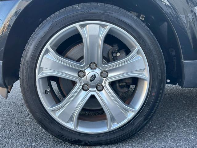 レンジローバースポーツ プレミアムパッケージ　純正ナビ　黒革シート　バックカメラ　フロントカメラ　サイドカメラ　ＴＶ　ｈａｒｍａｎ／ｋａｒｄｏｎ　クルーズコントロール　パワーシート　シートヒーター　ステアリングヒーター　純正２０インチアルミ（6枚目）