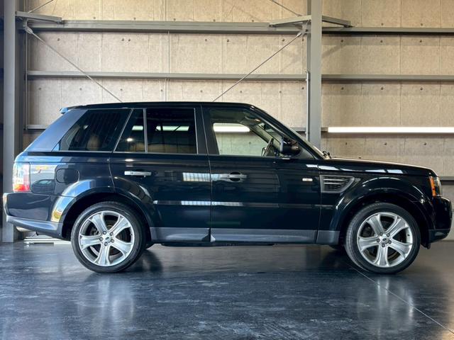 レンジローバースポーツ プレミアムパッケージ　純正ナビ　黒革シート　バックカメラ　フロントカメラ　サイドカメラ　ＴＶ　ｈａｒｍａｎ／ｋａｒｄｏｎ　クルーズコントロール　パワーシート　シートヒーター　ステアリングヒーター　純正２０インチアルミ（10枚目）