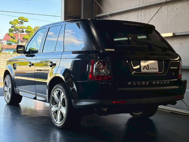 レンジローバースポーツ プレミアムパッケージ　純正ナビ　黒革シート　バックカメラ　フロントカメラ　サイドカメラ　ＴＶ　ｈａｒｍａｎ／ｋａｒｄｏｎ　クルーズコントロール　パワーシート　シートヒーター　ステアリングヒーター　純正２０インチアルミ（13枚目）