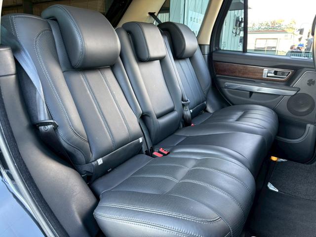 レンジローバースポーツ プレミアムパッケージ　純正ナビ　黒革シート　バックカメラ　フロントカメラ　サイドカメラ　ＴＶ　ｈａｒｍａｎ／ｋａｒｄｏｎ　クルーズコントロール　パワーシート　シートヒーター　ステアリングヒーター　純正２０インチアルミ（19枚目）