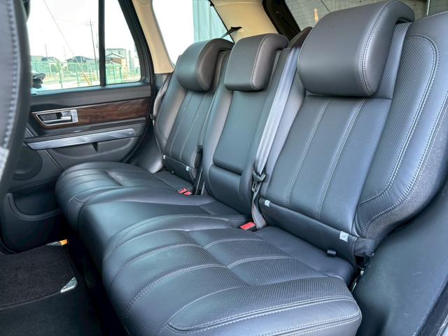 レンジローバースポーツ プレミアムパッケージ　純正ナビ　黒革シート　バックカメラ　フロントカメラ　サイドカメラ　ＴＶ　ｈａｒｍａｎ／ｋａｒｄｏｎ　クルーズコントロール　パワーシート　シートヒーター　ステアリングヒーター　純正２０インチアルミ（21枚目）