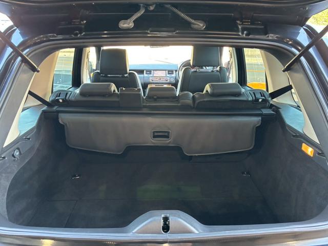 レンジローバースポーツ プレミアムパッケージ　純正ナビ　黒革シート　バックカメラ　フロントカメラ　サイドカメラ　ＴＶ　ｈａｒｍａｎ／ｋａｒｄｏｎ　クルーズコントロール　パワーシート　シートヒーター　ステアリングヒーター　純正２０インチアルミ（23枚目）