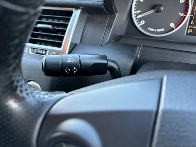 レンジローバースポーツ プレミアムパッケージ　純正ナビ　黒革シート　バックカメラ　フロントカメラ　サイドカメラ　ＴＶ　ｈａｒｍａｎ／ｋａｒｄｏｎ　クルーズコントロール　パワーシート　シートヒーター　ステアリングヒーター　純正２０インチアルミ（27枚目）