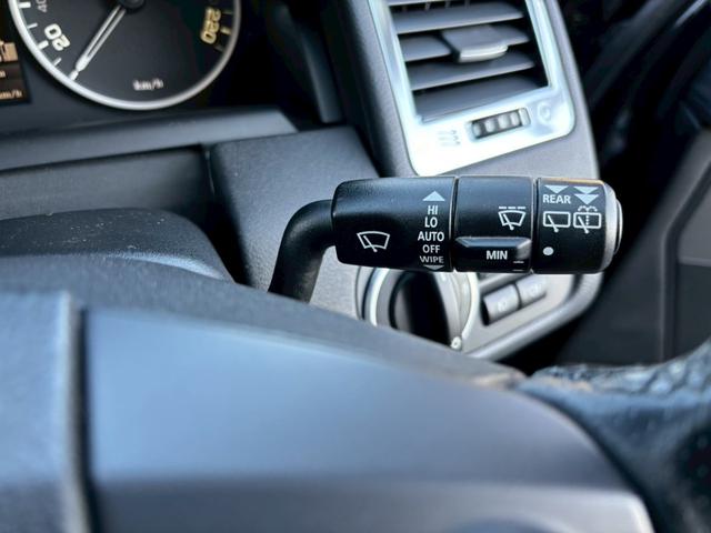 レンジローバースポーツ プレミアムパッケージ　純正ナビ　黒革シート　バックカメラ　フロントカメラ　サイドカメラ　ＴＶ　ｈａｒｍａｎ／ｋａｒｄｏｎ　クルーズコントロール　パワーシート　シートヒーター　ステアリングヒーター　純正２０インチアルミ（28枚目）